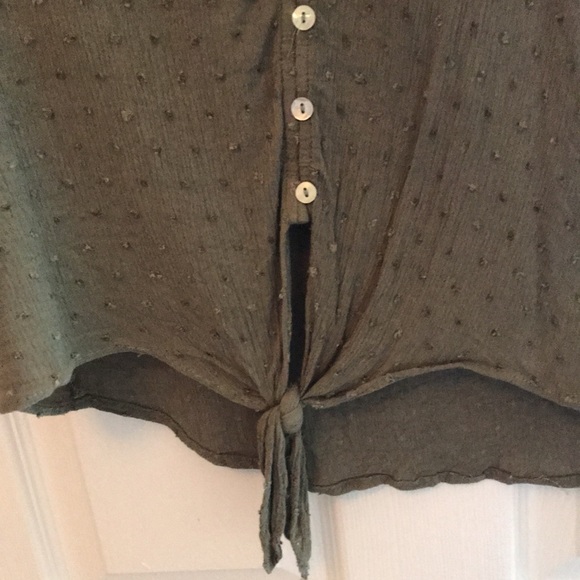 green blouse - Picture 3 of 5